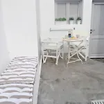 Naftilos アパート イア